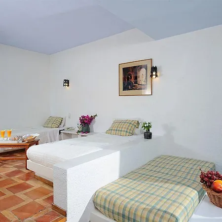 Petra Aparthotel 3*